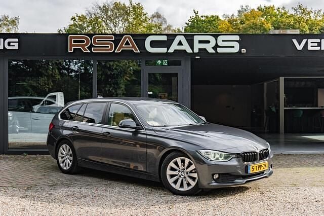 Grijs Gebruikt 2014 BMW 316 Executive Stationwagen | € 10.000 (Goede deal) - Afbeelding 1/4