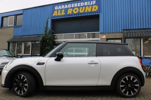 Wit Gebruikt 2023 Mini Cooper S Hatchback | € 32.450 - Afbeelding 1/4