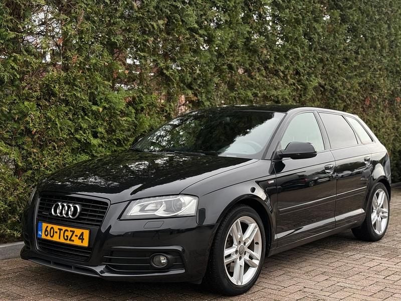 Zwart (metallic) Occasion 2012 Audi A3 Sportback S-Line Hatchback | € 9.980 (Goede deal) - Afbeelding 1/4