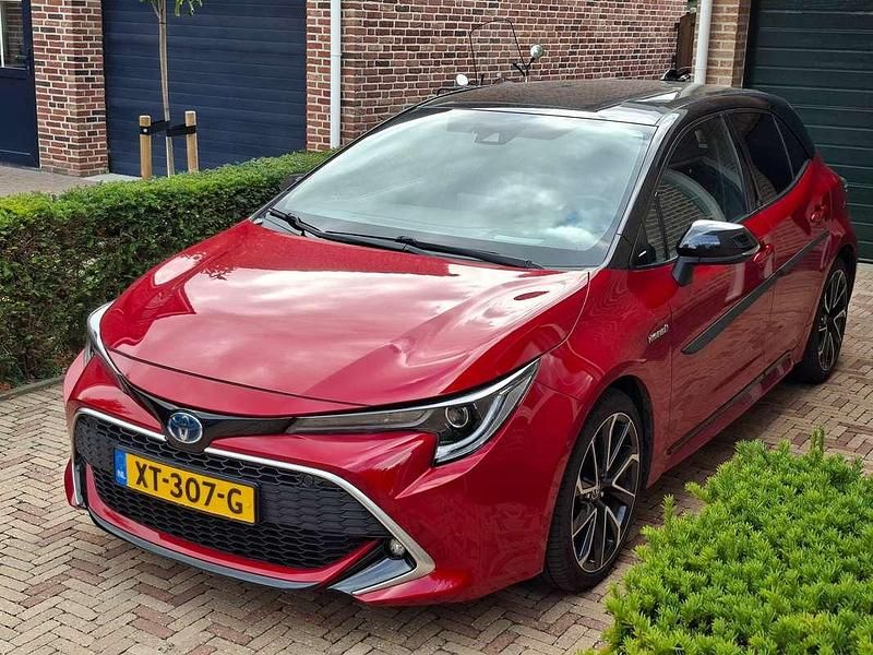 Rood Gebruikt 2019 Toyota Corolla Executive Hatchback | € 19.750 (Goede deal) - Afbeelding 1/4