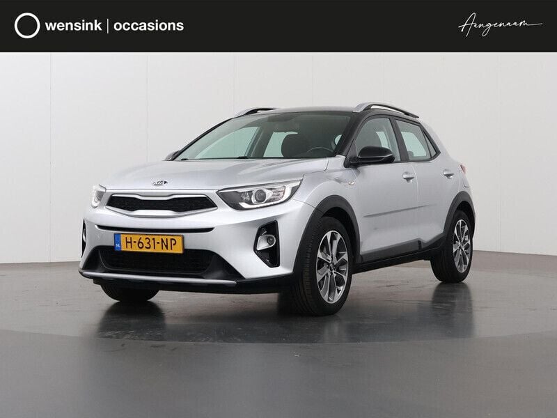 Grijs Gebruikt 2020 Kia Stonic SUV | € 17.830 (Eerlijke prijs) - Afbeelding 1/4