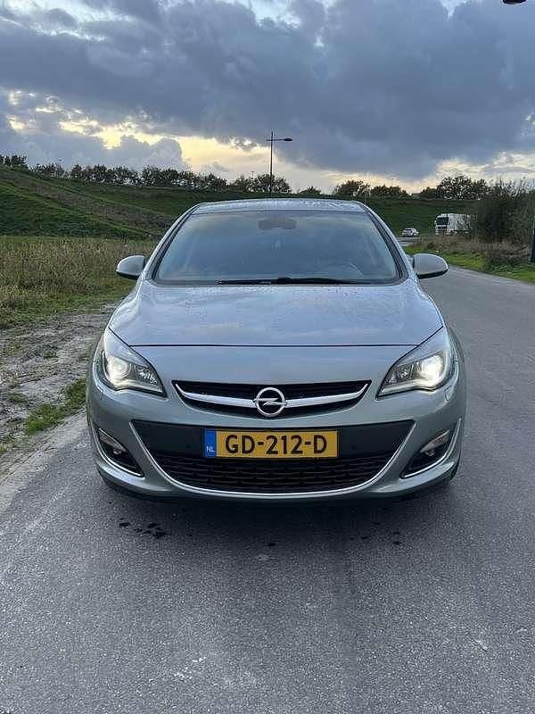 Grijs Gebruikt 2014 Opel Astra Sport Hatchback | € 8.995 (Eerlijke prijs) - Afbeelding 1/4