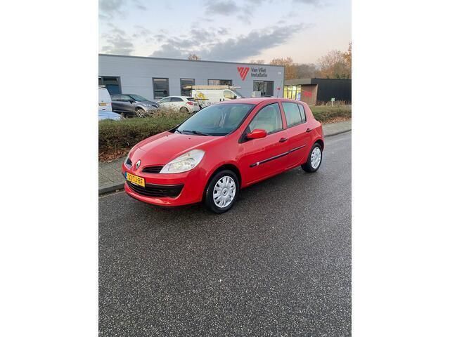 Rood Gebruikt 2006 Renault Clio II Expression Hatchback | € 1.699 (Iets duurder) - Afbeelding 1/4