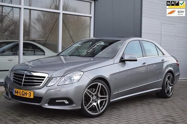 Grijs Gebruikt 2010 Mercedes E350 Avantgarde Sedan | € 9.999 (Super prijs) - Afbeelding 1/4