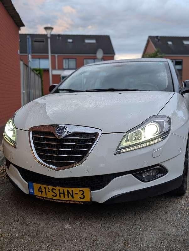 Wit Gebruikt 2011 Lancia Delta Gold Hatchback | € 6.900 (Eerlijke prijs) - Afbeelding 1/4