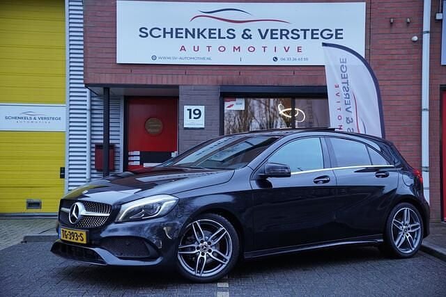 Zwart (metallic) Occasion 2017 Mercedes A180 Business Hatchback | € 11.950 (Eerlijke prijs) - Afbeelding 1/4