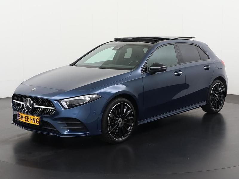 Blauw Gebruikt 2022 Mercedes A250 AMG Hatchback | € 30.895 (Eerlijke prijs) - Afbeelding 1/4