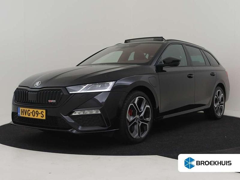 Zwart Gebruikt 2024 Skoda Octavia RS Stationwagen | € 39.900 (Duur) - Afbeelding 1/4