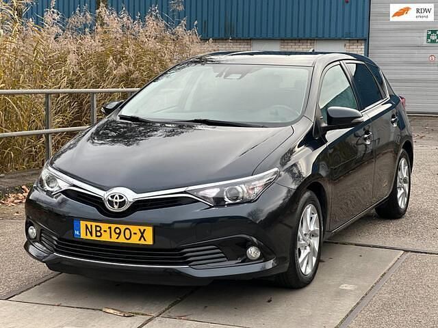 Grijs Gebruikt 2017 Toyota Auris Hatchback | € 11.450 (Goede deal) - Afbeelding 1/4