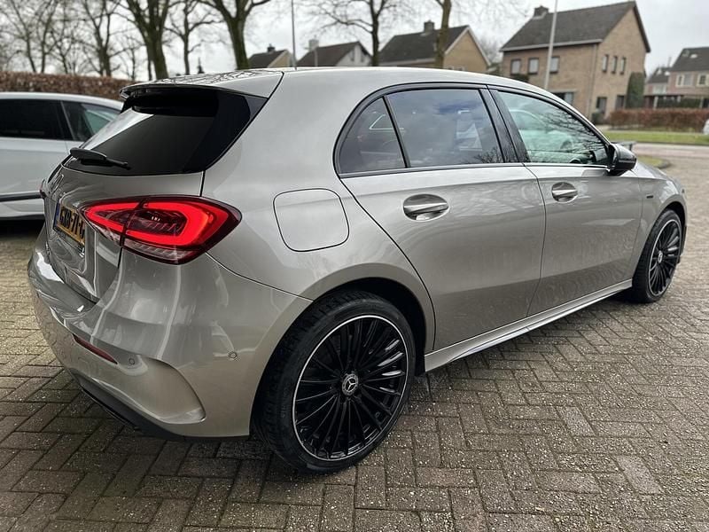 Occasion Mercedes A250 AMG line 160 PK (117 kW) 2024 Grijs Hatchback