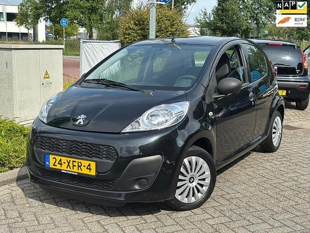 Zwart Gebruikt 2012 Peugeot 107 Access Hatchback | € 3.450 (Eerlijke prijs) - Afbeelding 1/4