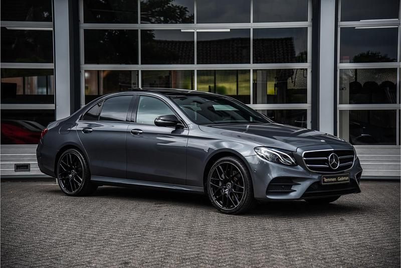 Grijs Gebruikt 2018 Mercedes E200 AMG line Sedan | € 24.450 (Eerlijke prijs) - Afbeelding 1/4