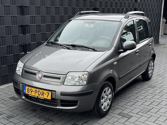 Grijs Gebruikt 2011 Fiat Panda Hatchback | € 3.950 (Iets duurder) - Afbeelding 1/4