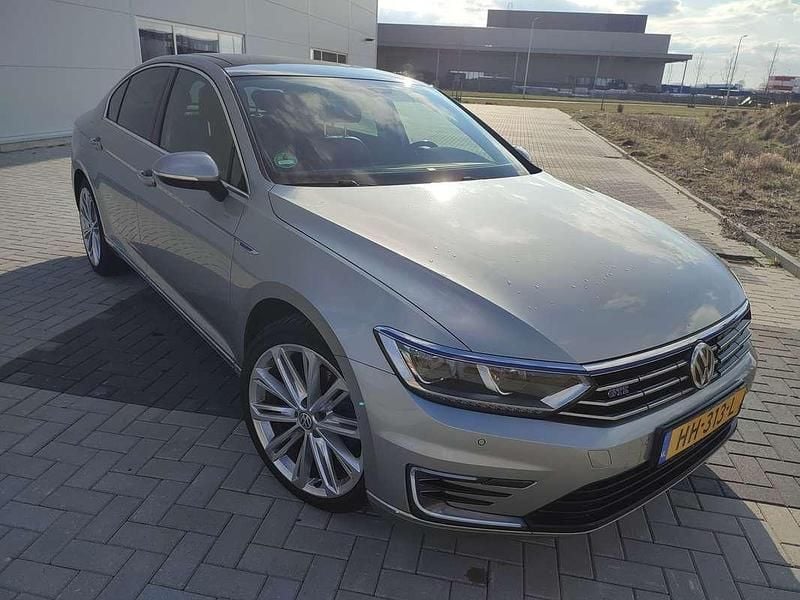 Zilver Occasion 2015 VW Passat Highline Sedan | € 12.500 (Eerlijke prijs) - Afbeelding 1/4