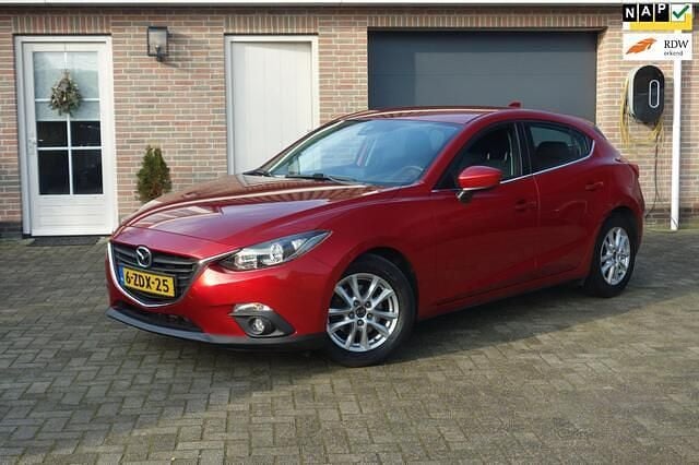 Rood (metallic) Occasion 2014 Mazda 3 Hatchback | € 9.950 - Afbeelding 1/4