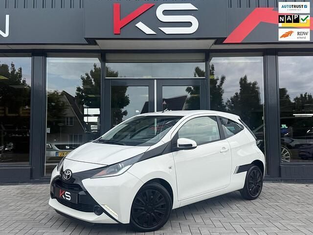 Wit Gebruikt 2017 Toyota Aygo Hatchback | € 6.950 (Eerlijke prijs) - Afbeelding 1/3