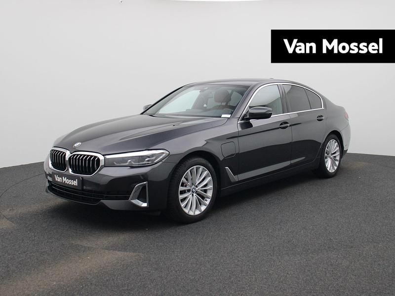 Grijs Gebruikt 2021 BMW 530e Executive Sedan | € 34.900 (Goede deal) - Afbeelding 1/4
