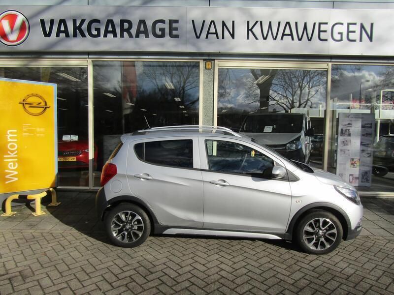 Grijs, metallic lak Gebruikt 2017 Opel Karl Rocks Hatchback | € 9.900 (Iets duurder) - Afbeelding 1/4