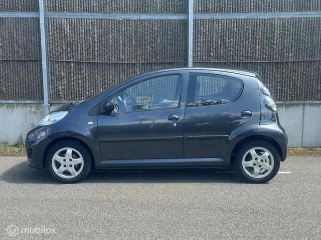 Occasion Peugeot 107 68 PK (50 kW) 2009 Grijs Hatchback