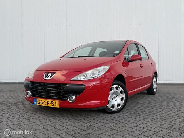 Rood Gebruikt 2006 Peugeot 307 Hatchback | € 2.250 (Iets duurder) - Afbeelding 1/4