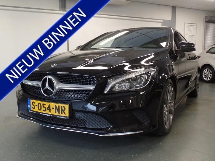 Zwart (metallic) Gebruikt 2019 Mercedes CLA180 Shooting Brake Prestige Stationwagen | € 18.950 (Goede deal) - Afbeelding 1/4