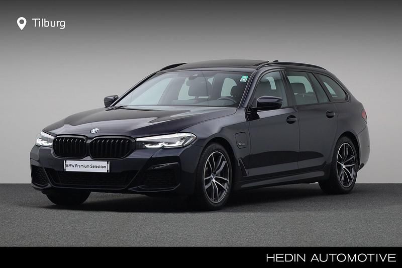 Zwart Occasion 2023 BMW 530e Executive Stationwagen | € 45.880 (Iets duurder) - Afbeelding 1/4