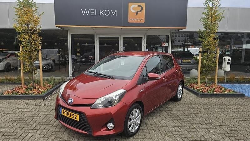 Rood Gebruikt 2012 Toyota Yaris Hatchback | € 9.395 (Eerlijke prijs) - Afbeelding 1/4