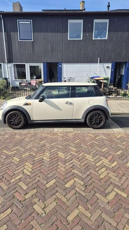 Wit Gebruikt 2008 Mini ONE Hatchback | € 750 (Super prijs) - Afbeelding 1/4