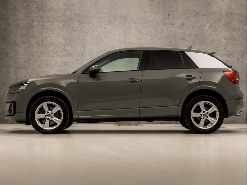 Grijs Gebruikt 2018 Audi Q2 Sport SUV | € 18.445 (Eerlijke prijs) - Afbeelding 1/3