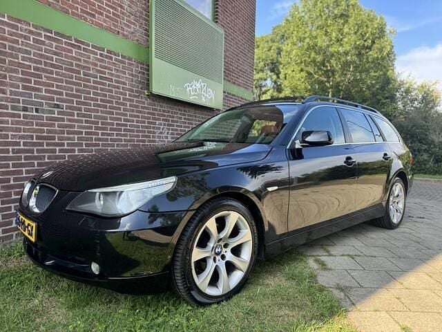 Zwart Gebruikt 2005 BMW 525 Stationwagen | € 2.745 (Eerlijke prijs) - Afbeelding 1/4