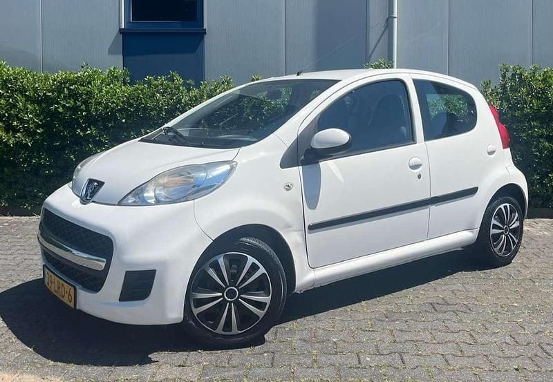 Wit Gebruikt 2010 Peugeot 107 Hatchback | € 2.950 (Eerlijke prijs) - Afbeelding 1/4