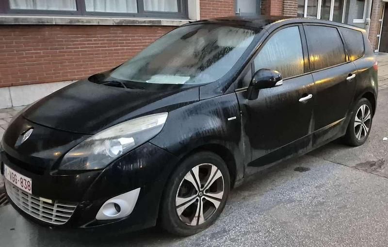 Zwart Gebruikt 2011 Renault Scénic III Bose Edition MPV | € 2.250 (Super prijs) - Afbeelding 1/1