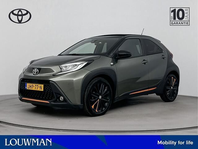 Rood Gebruikt 2022 Toyota Aygo X Premium SUV | € 21.945 - Afbeelding 1/4