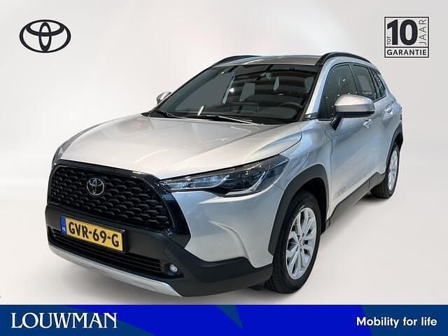 Grijs, metallic lak Gebruikt 2024 Toyota Corolla Cross Active SUV | € 34.950 (Eerlijke prijs) - Afbeelding 1/4
