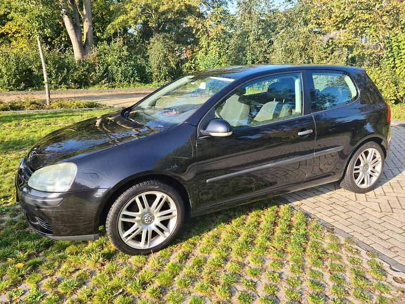 Zwart Gebruikt 2004 VW Golf IV Comfortline Hatchback | € 2.250 (Iets duurder) - Afbeelding 1/4
