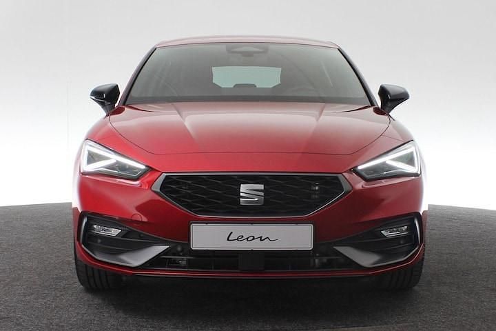 Nieuw Seat Leon Business 204 PK (150 kW) 2025 Rood Hatchback