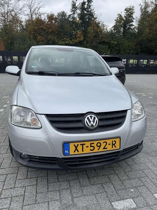 Grijs Gebruikt 2008 VW Fox Trendline Hatchback | € 1.090 (Goede deal) - Afbeelding 1/4
