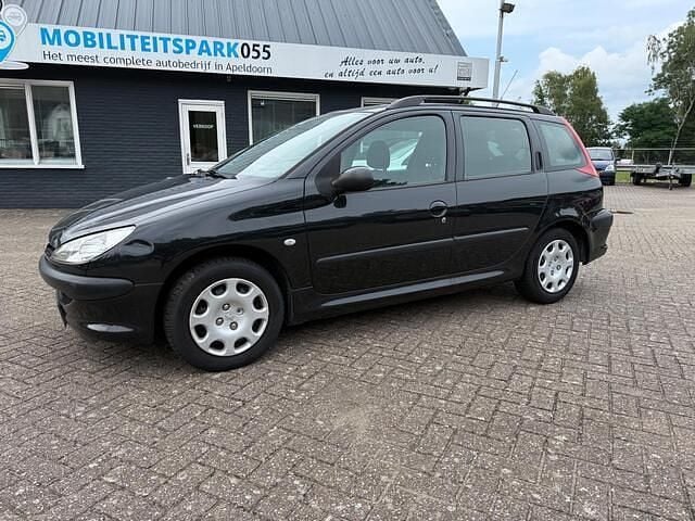Zwart Gebruikt 2004 Peugeot 206 Stationwagen | € 900 (Goede deal) - Afbeelding 1/4