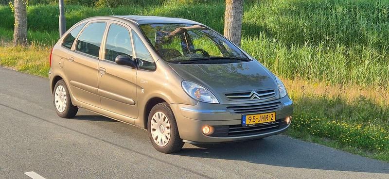 Bruin Gebruikt 2009 Citroën Xsara Picasso MPV | € 3.750 - Afbeelding 1/4