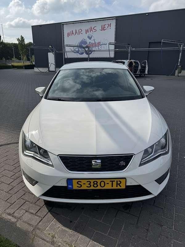 Wit Occasion 2013 Seat Leon FR Hatchback | € 9.000 (Goede deal) - Afbeelding 1/4