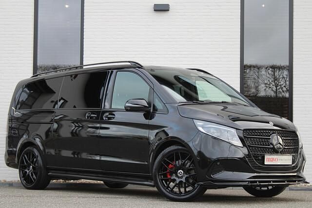 Zwart (metallic) Gebruikt 2024 Mercedes V300 Edition MPV | € 79.950 (Iets duurder) - Afbeelding 1/4
