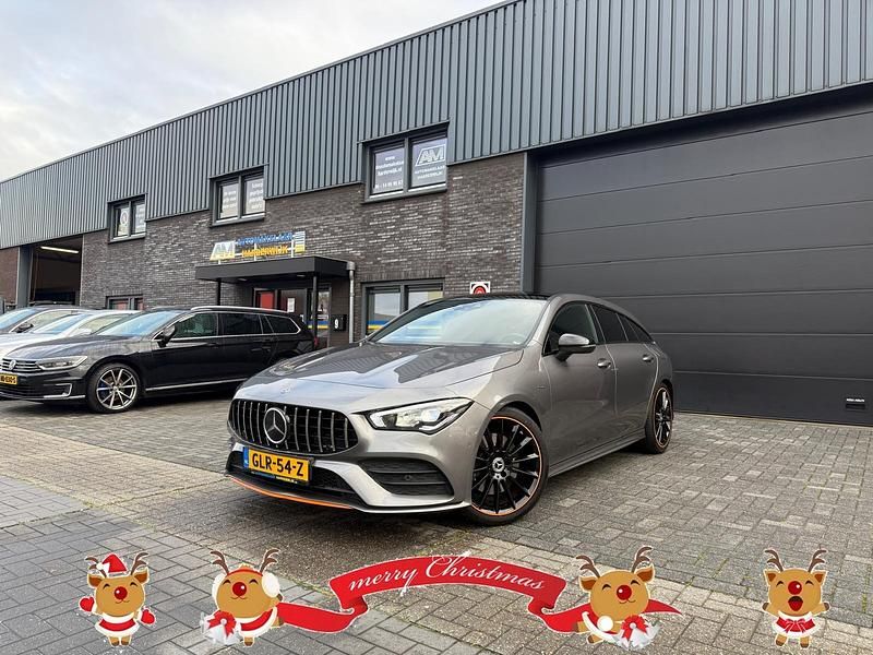 Grijs Gebruikt 2020 Mercedes CLA200 Premium Plus Stationwagen | € 28.750 (Eerlijke prijs) - Afbeelding 1/4