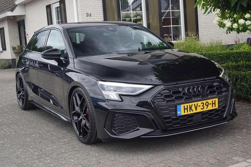 Zwart Gebruikt 2022 Audi A3 Sportback e-tron S-Line Sedan | € 32.950 (Iets duurder) - Afbeelding 1/4