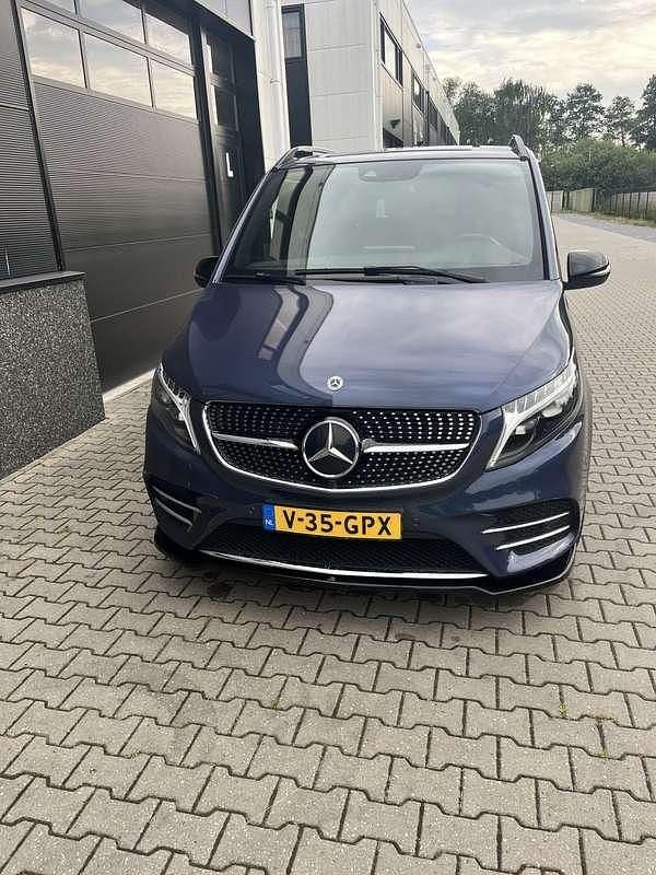 Blauw Gebruikt 2023 Mercedes V220 MPV | € 59.500 - Afbeelding 1/4