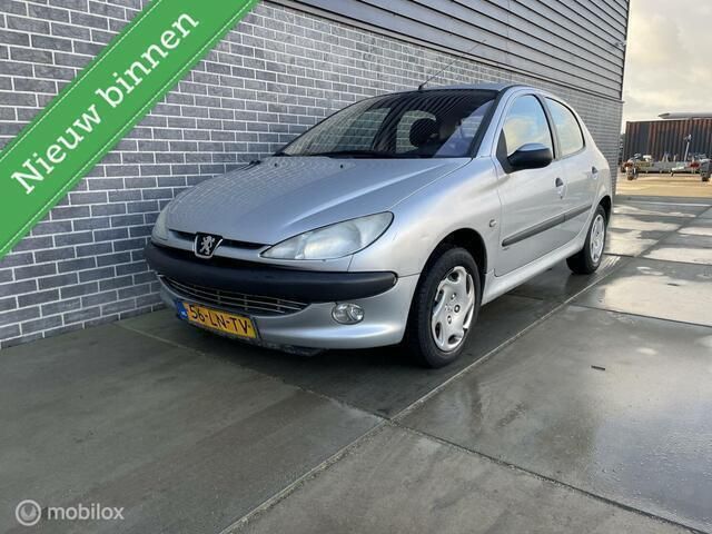 Grijs Gebruikt 2003 Peugeot 206 Hatchback | € 999 (Eerlijke prijs) - Afbeelding 1/4
