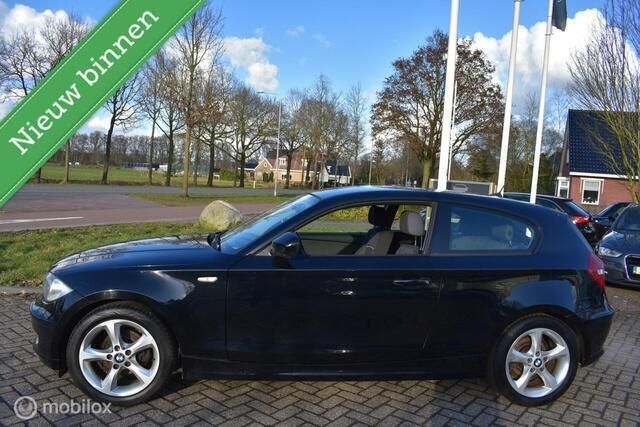 Zwart Gebruikt 2011 BMW 116 Hatchback | € 4.950 (Goede deal) - Afbeelding 1/4