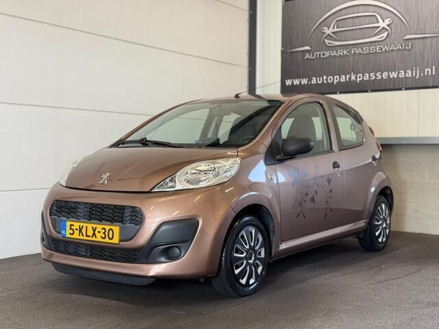 Beige Gebruikt 2013 Peugeot 107 Access Hatchback | € 4.450 (Eerlijke prijs) - Afbeelding 1/4