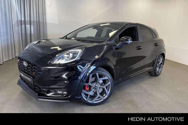 Zwart Nieuw 2025 Ford Puma ST SUV | € 43.695 - Afbeelding 1/3