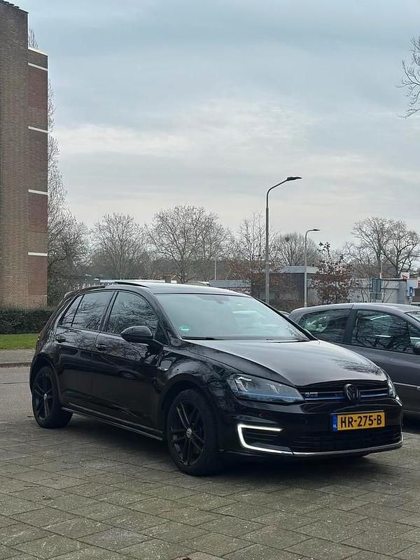 Occasion 2015 VW e-Golf GTE Hatchback | € 14.450 (Eerlijke prijs) - Afbeelding 1/4