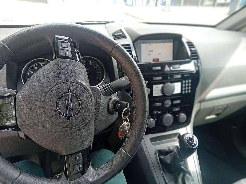 Blauw Gebruikt 2011 Opel Zafira Edition MPV | € 6.000 (Eerlijke prijs) - Afbeelding 1/4